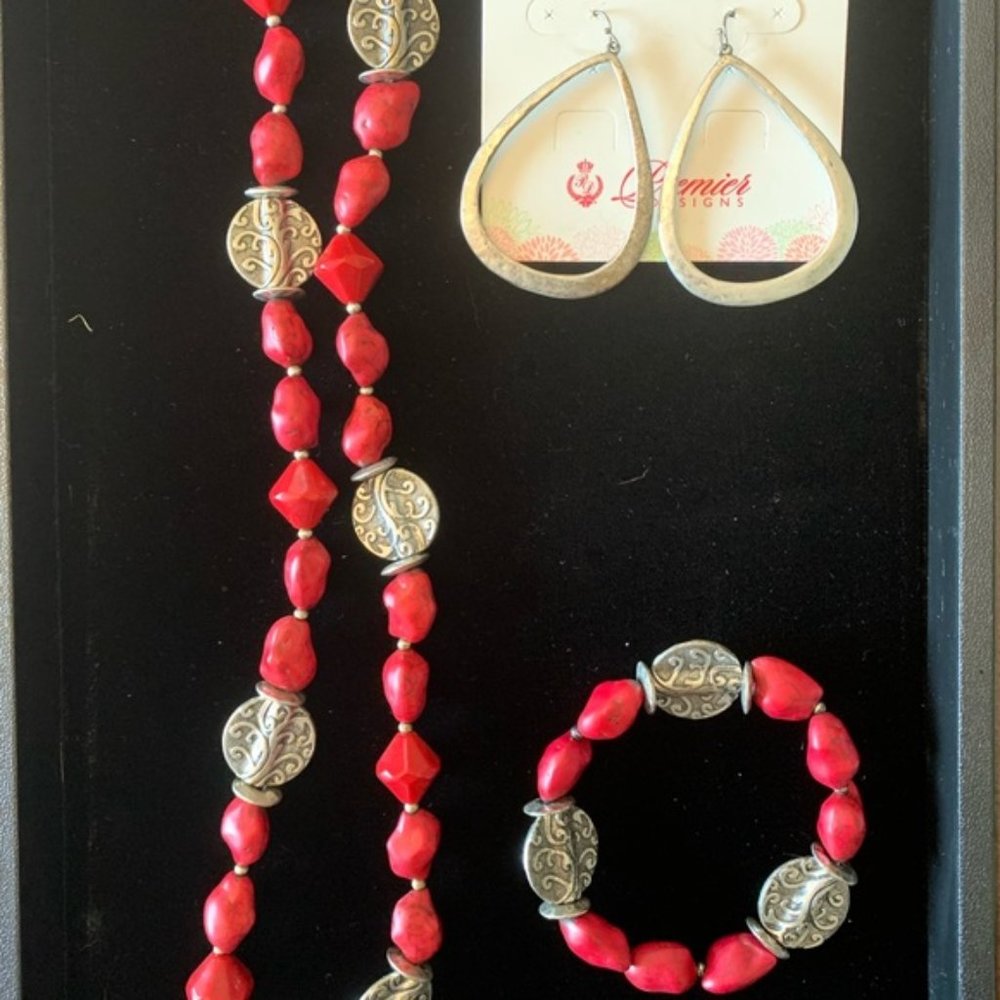 Necklace + bracelet + earrings